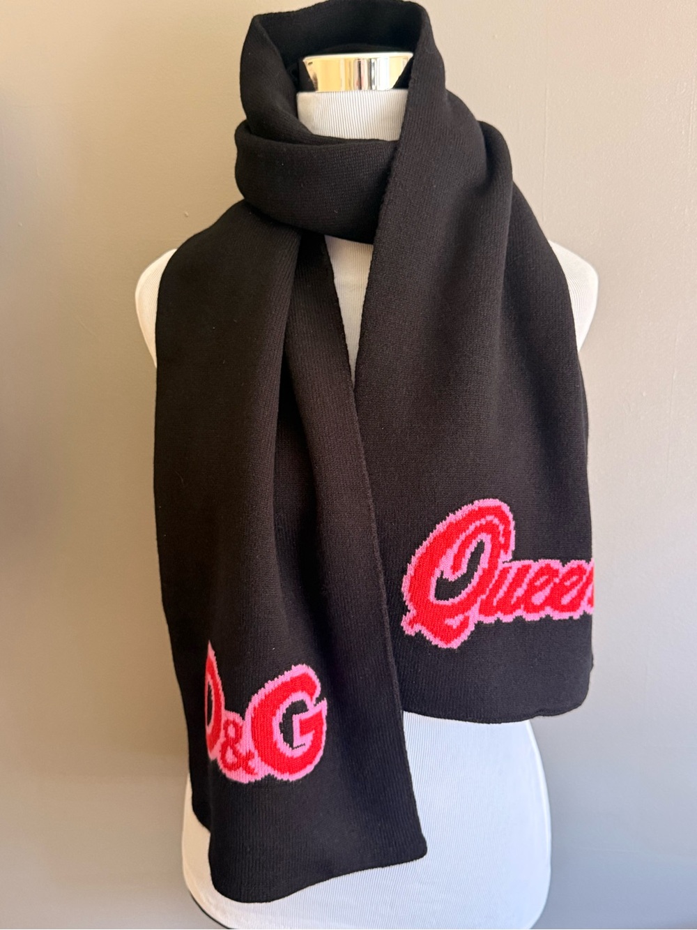 DOLCE & GABBANA Black D&G Queen Logo 💯 Cashmere Knitted Shawl Scarves